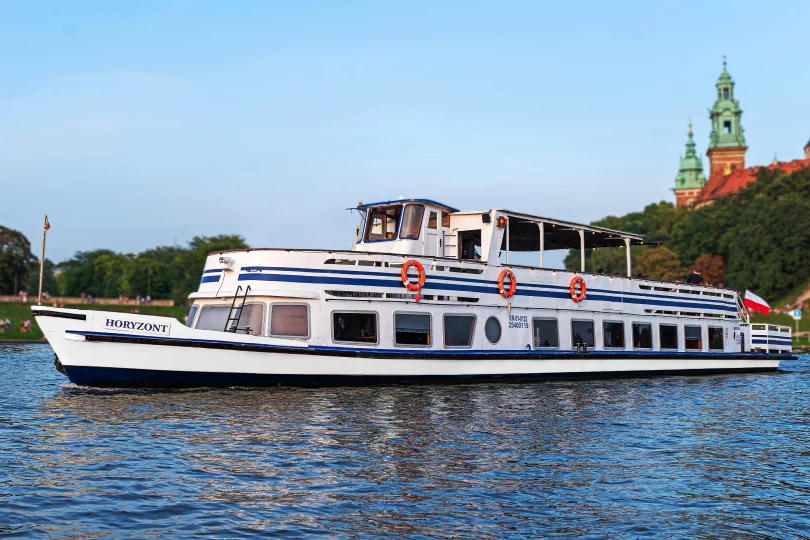 Statek Horyzont podczas rejsu po Wiśle w Krakowie
