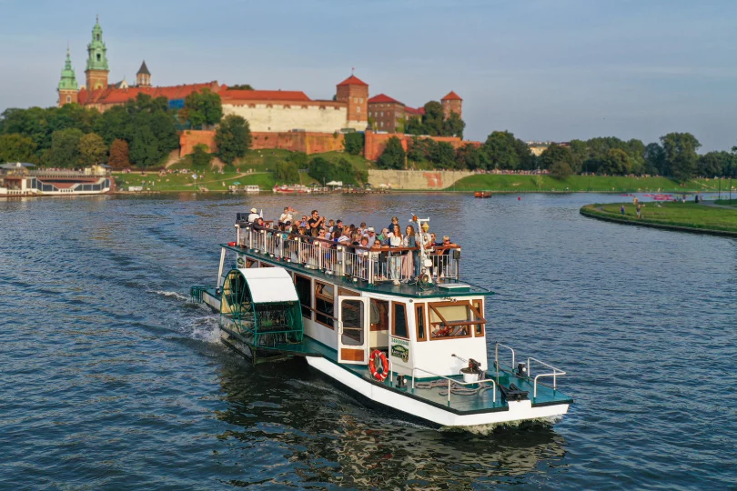 Statek Legenda podczas rejsu po Wiśle w Krakowie